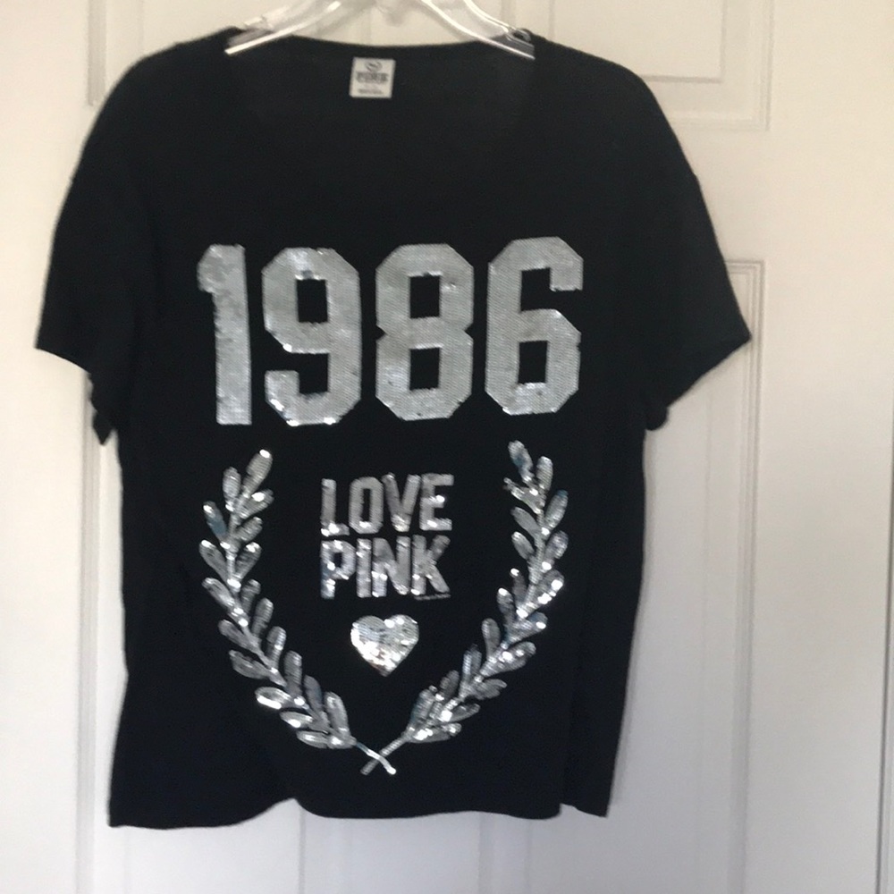 Pink T-shirt black w sequins